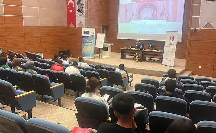 Üniversite Öğrencilerine Avrupa Gençlik Programları Eğitimi Verildi